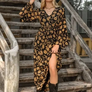 Robe longue noire bohème manches évasés