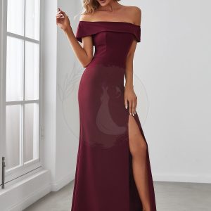 Robe à épaules dénudées longue élégante et fendue sur le côté