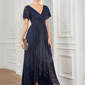 Robe de soirée en dentelle plissée à manches courtes et col en V