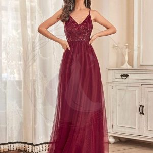 Robe demoiselle d’honneur en tulle à col en V et bretelles minces brodées au sol