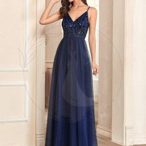 Robe de Bal en tulle à col en V et bretelles minces brodées au sol