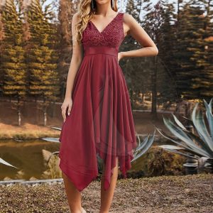 Superbe robe de bal en dentelle et en mousseline de soie à col en V pour femme