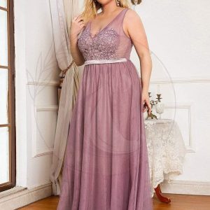 Robe de demoiselle d’honneur avec appliques en dentelle florale et col en V pour femmes de grande taille