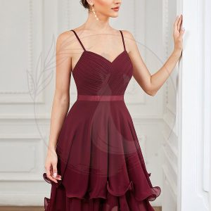 Robe de demoiselle d’honneur plissée longueur genou en mousseline à volants