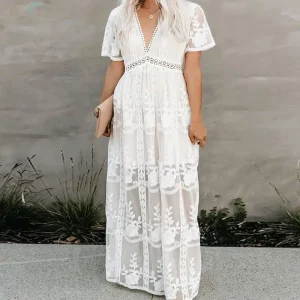 Robe bohème chic dentelle brodée blanche