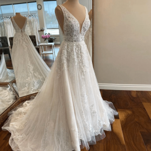 Robe cocktail mariage bohème chic délicate en dentelle