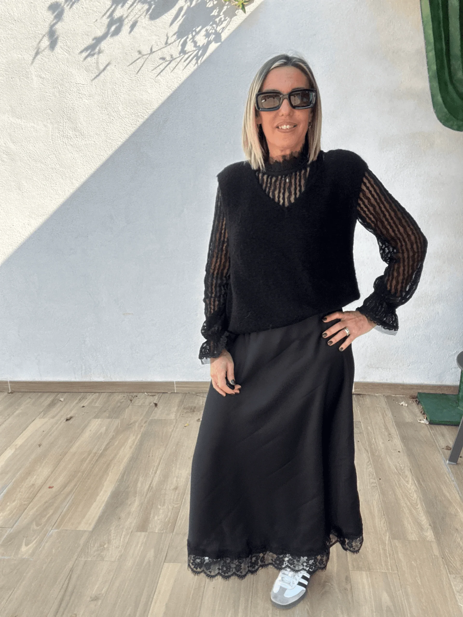 Débardeur Noir Femme Chic - Élégance et Confort à Milan – Image 2