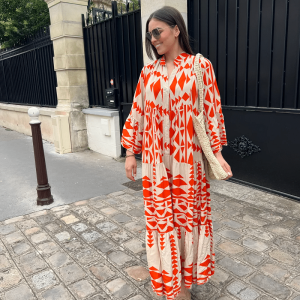 Robe bohème chic avec col V rouge plissée