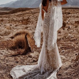 Hippie robe mariée bohème à manches évasées blanche en dentelle