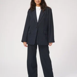 Costume surdimensionné (Navy Pinstripe) - Forme de package